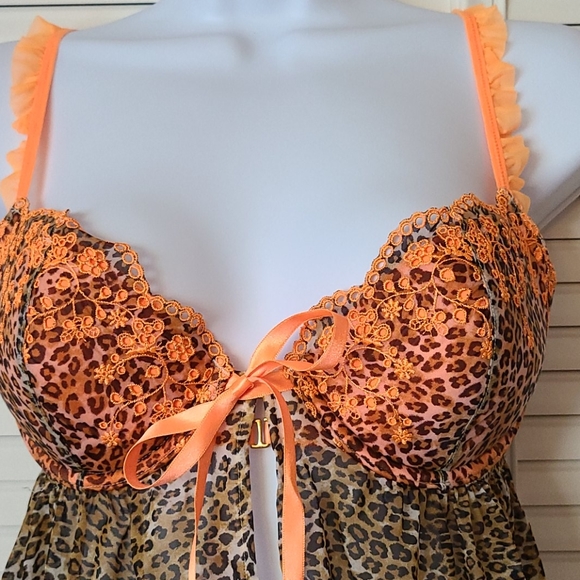Victoria's Secret Cheetah Set - Picture 2 of 16